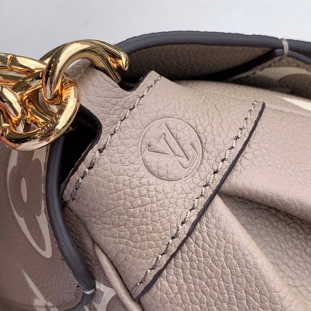 Louis Vuitton Favorite