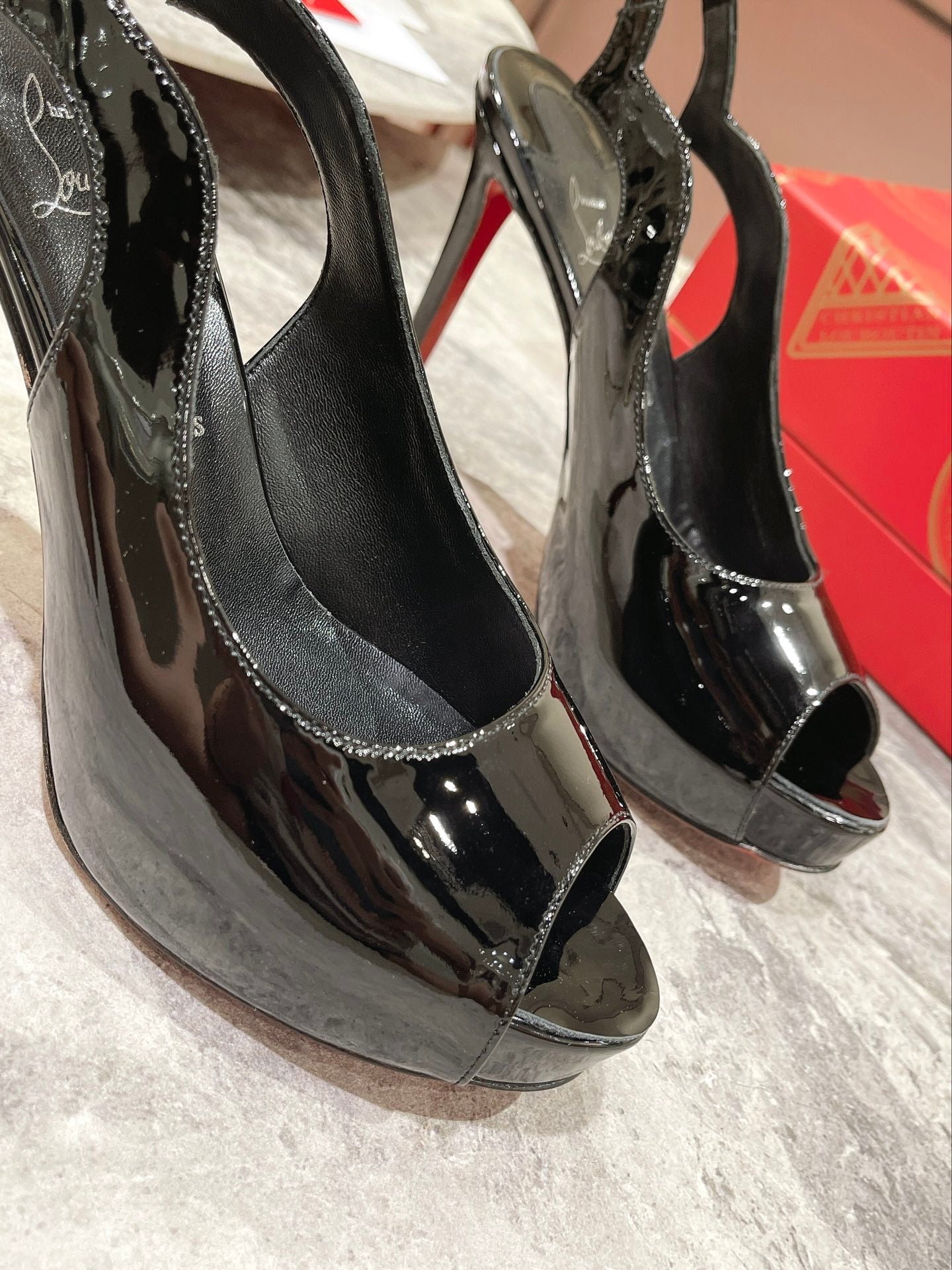 LOUBOUTIN Pumps slingback Hot Chick