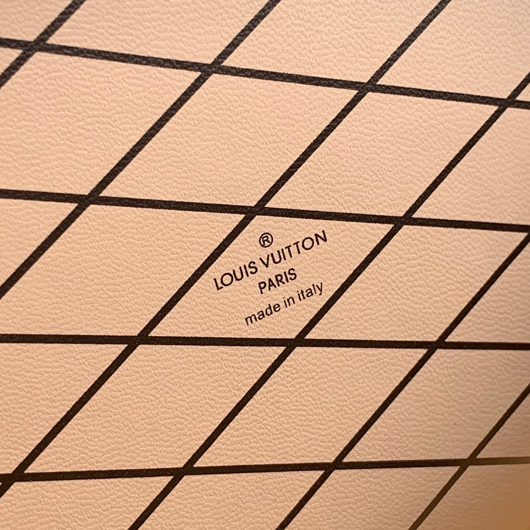 Louis Vuitton Petite Boîte Chapeau