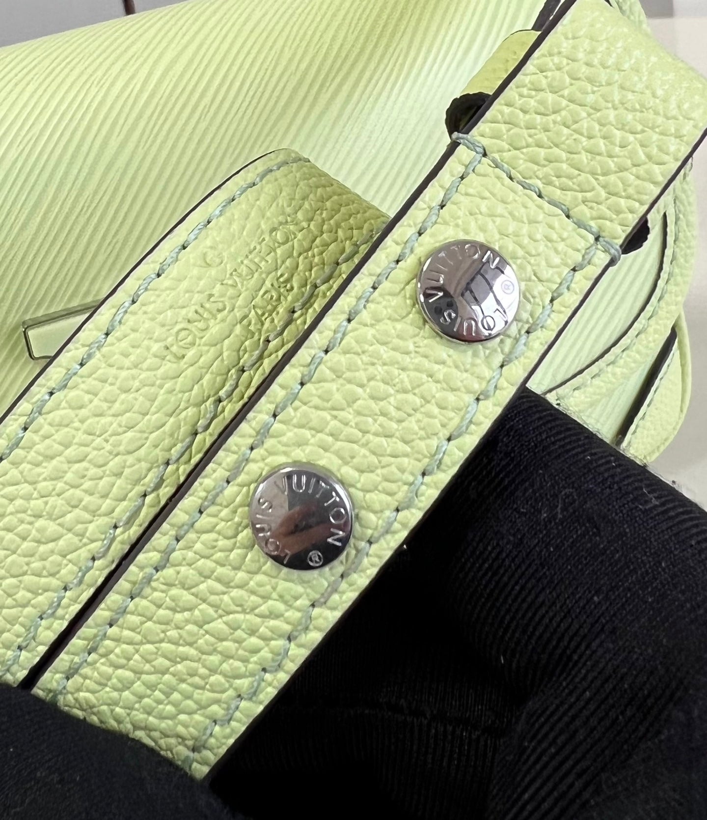 Louis Vuitton Epi Buci