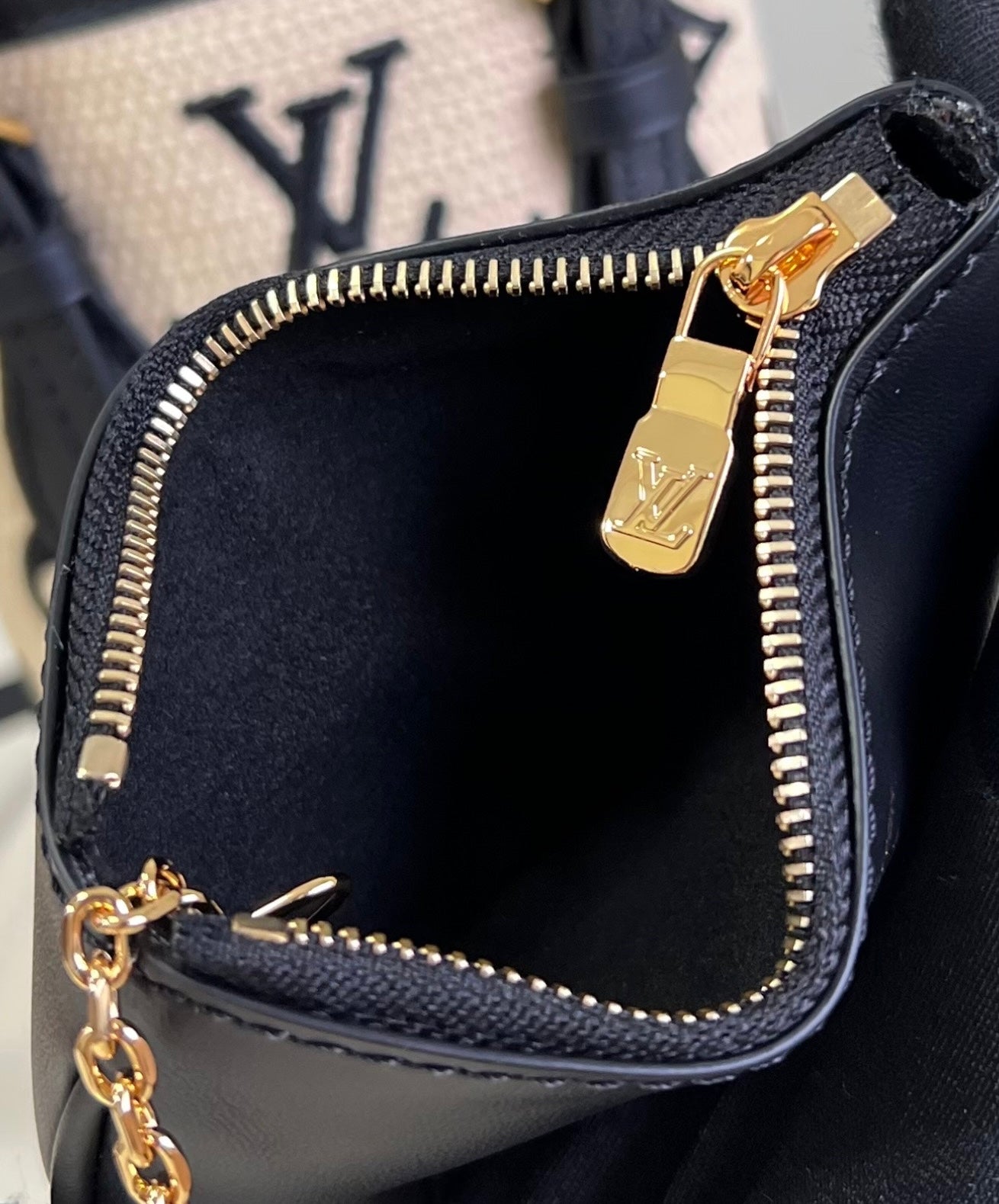 Louis Vuitton nano Bucket