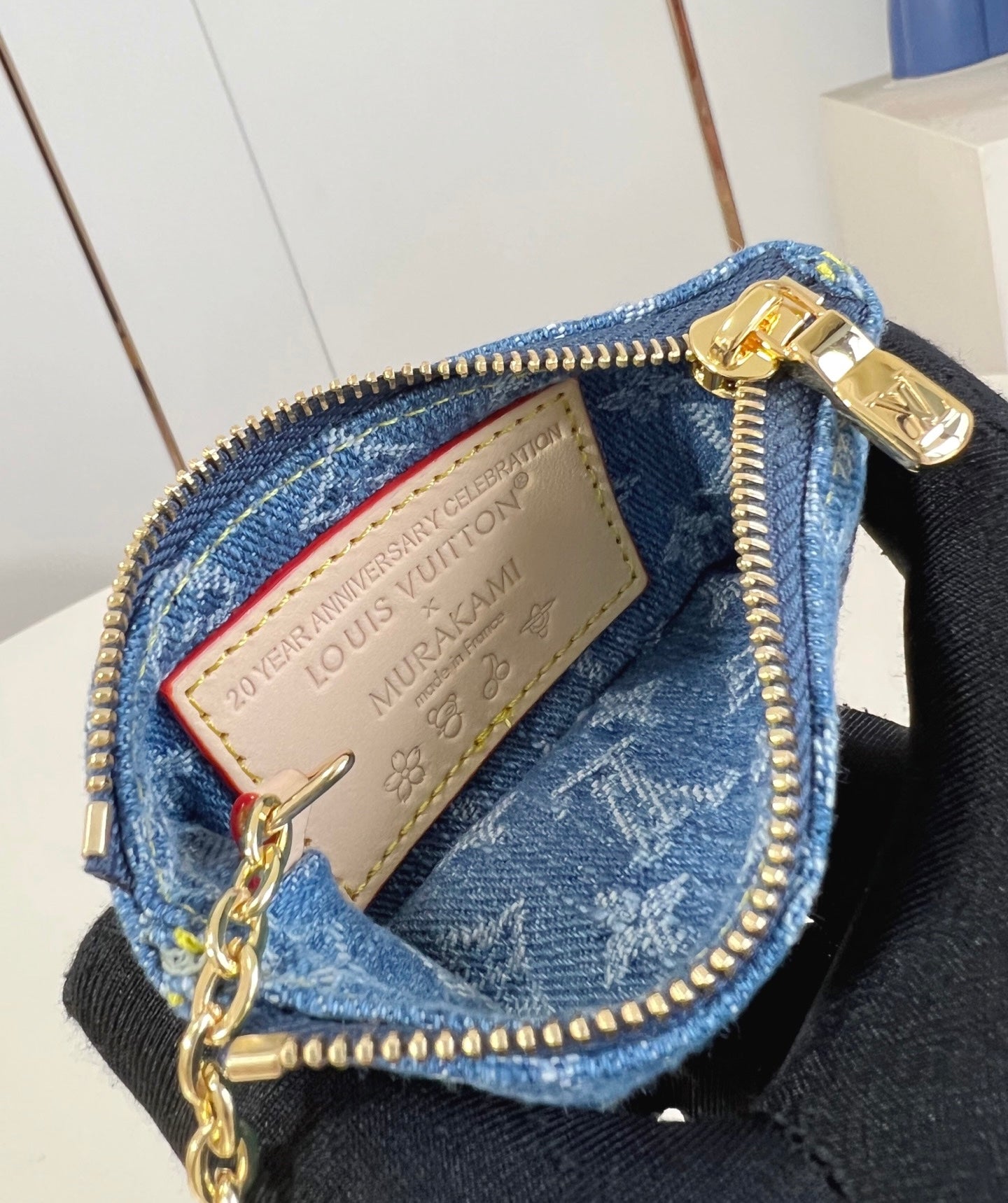 Louis Vuitton x TM Pochette con catenella