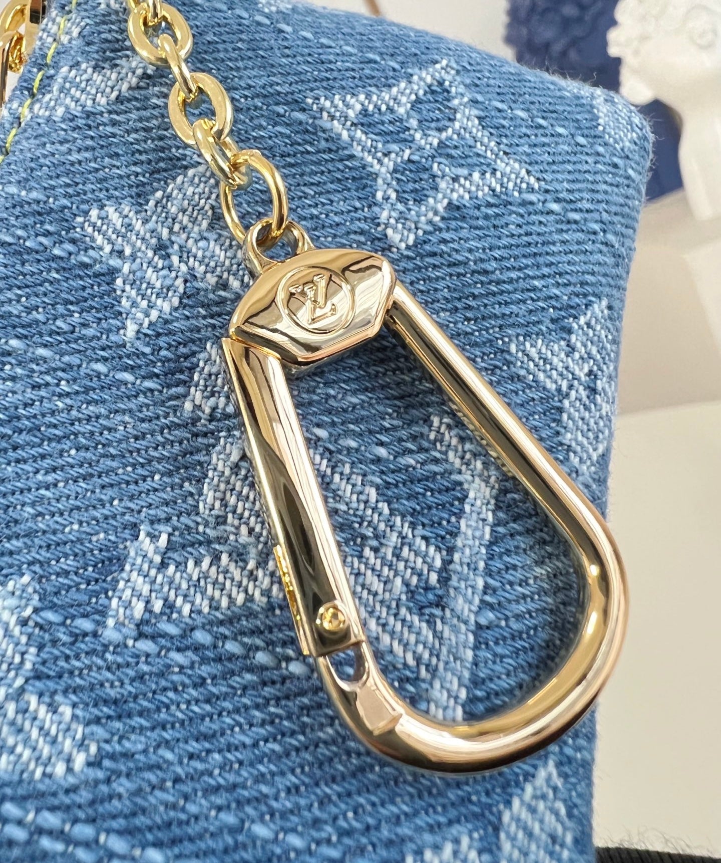 Louis Vuitton x TM Pochette con catenella