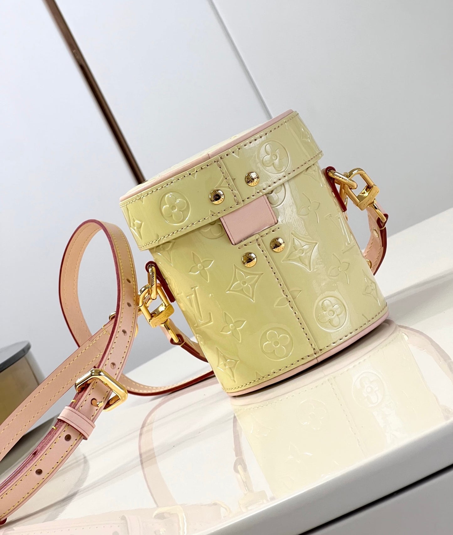 Louis Vuitton Astor Place Vernis