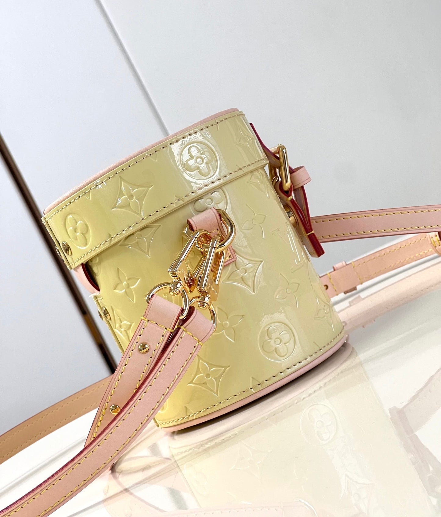 Louis Vuitton Astor Place Vernis