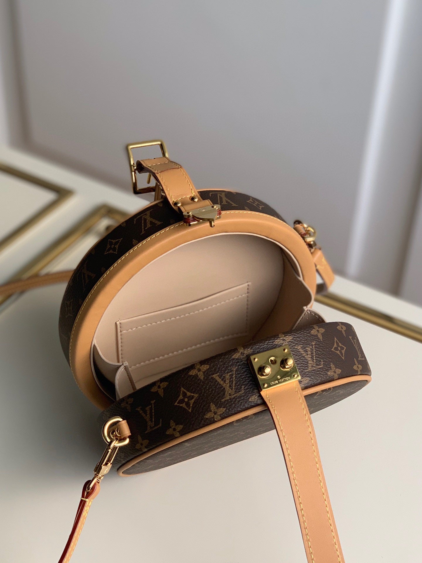 Louis Vuitton Petite Boîte Chapeau