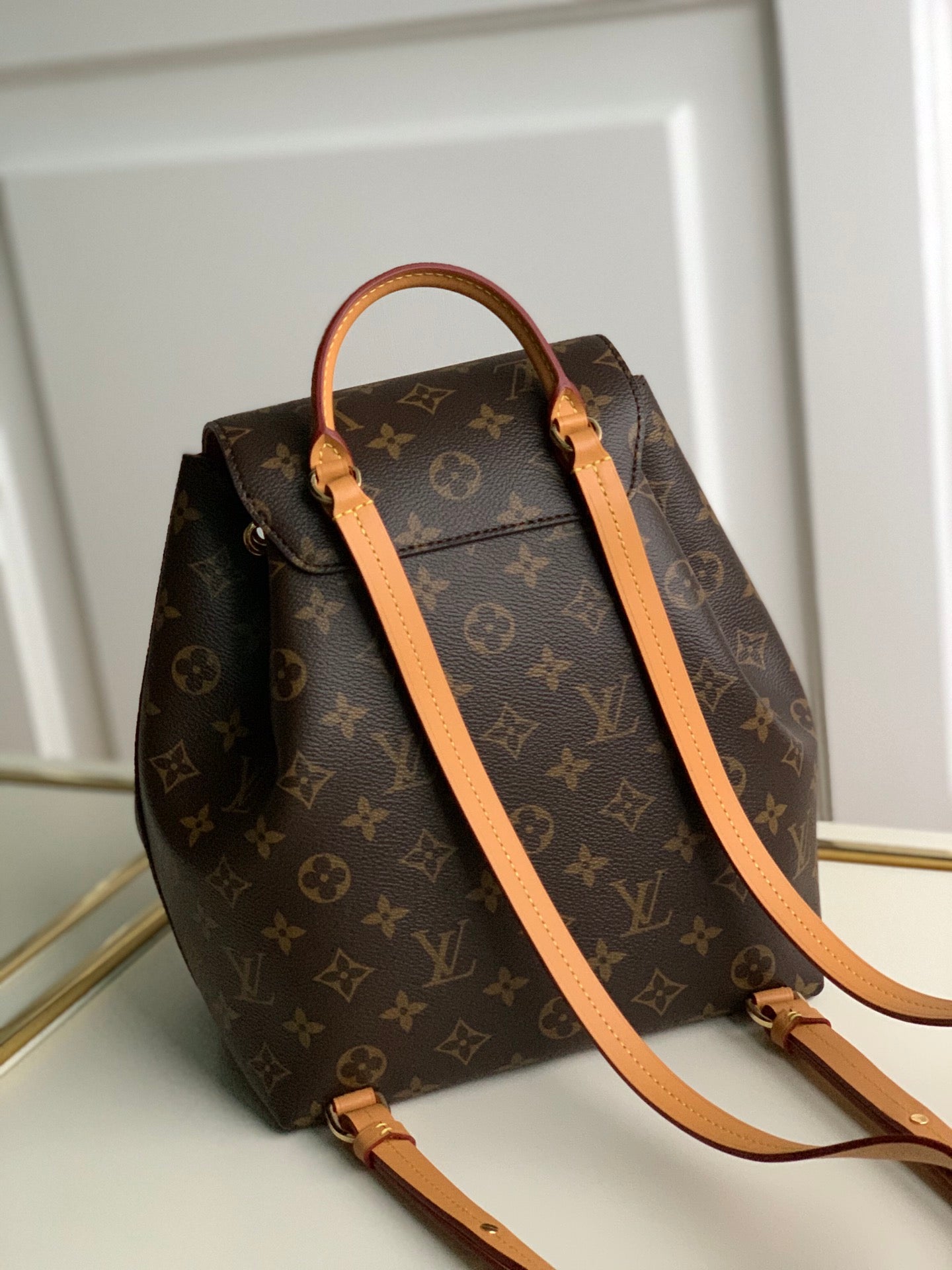 Louis Vuitton Montsouris PM