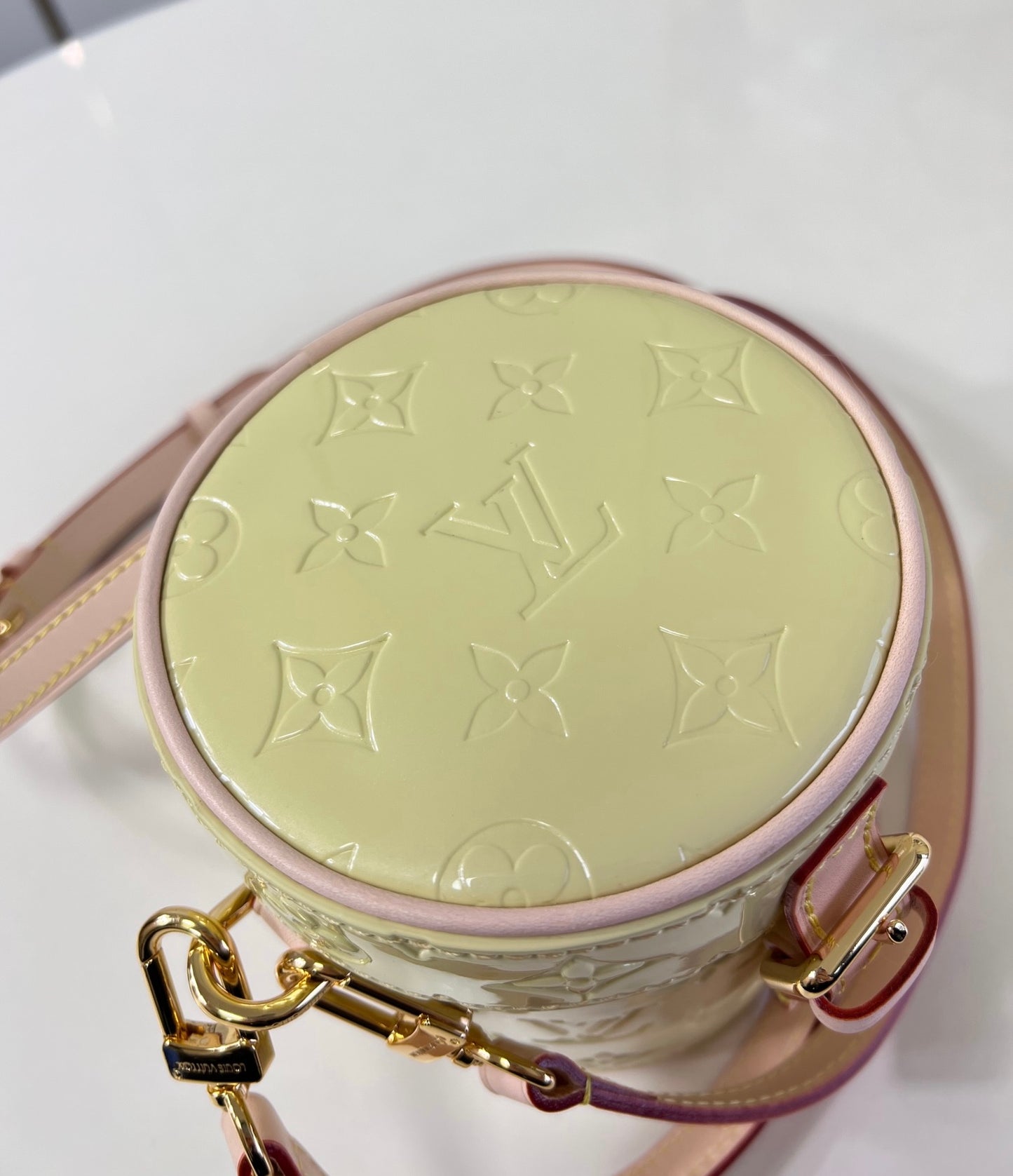 Louis Vuitton Astor Place Vernis