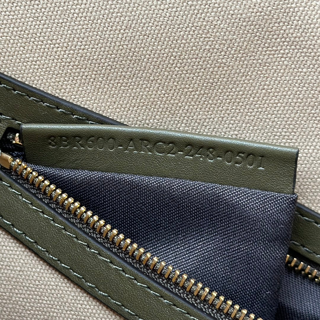 Fendi Baguette