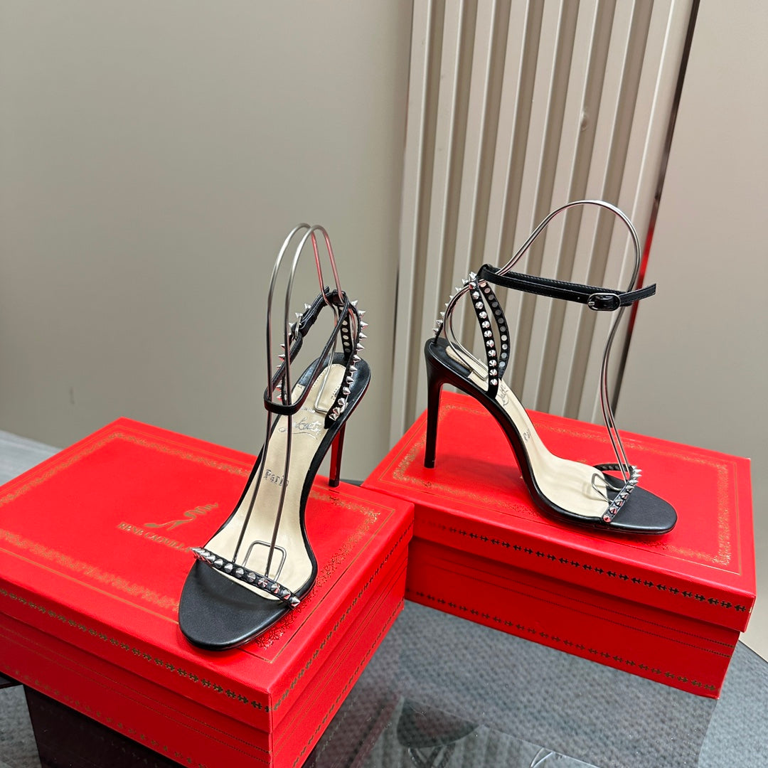 LOUBOUTIN So Me