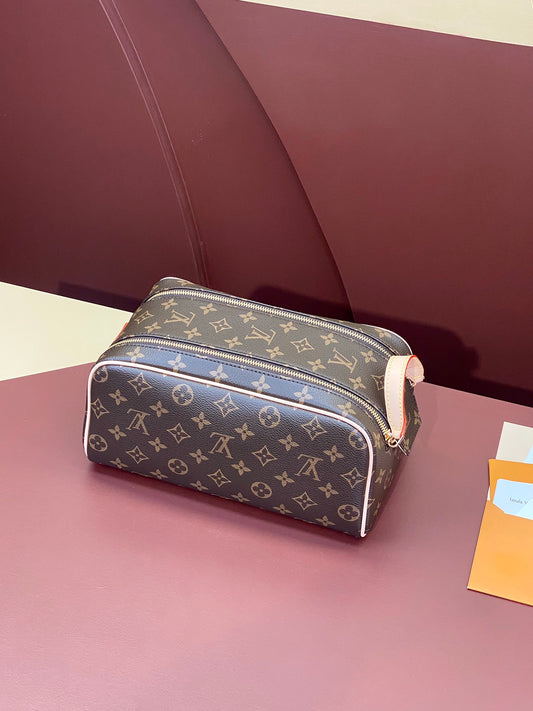 Louis Vuitton Trousse Toilette Dopp Kit