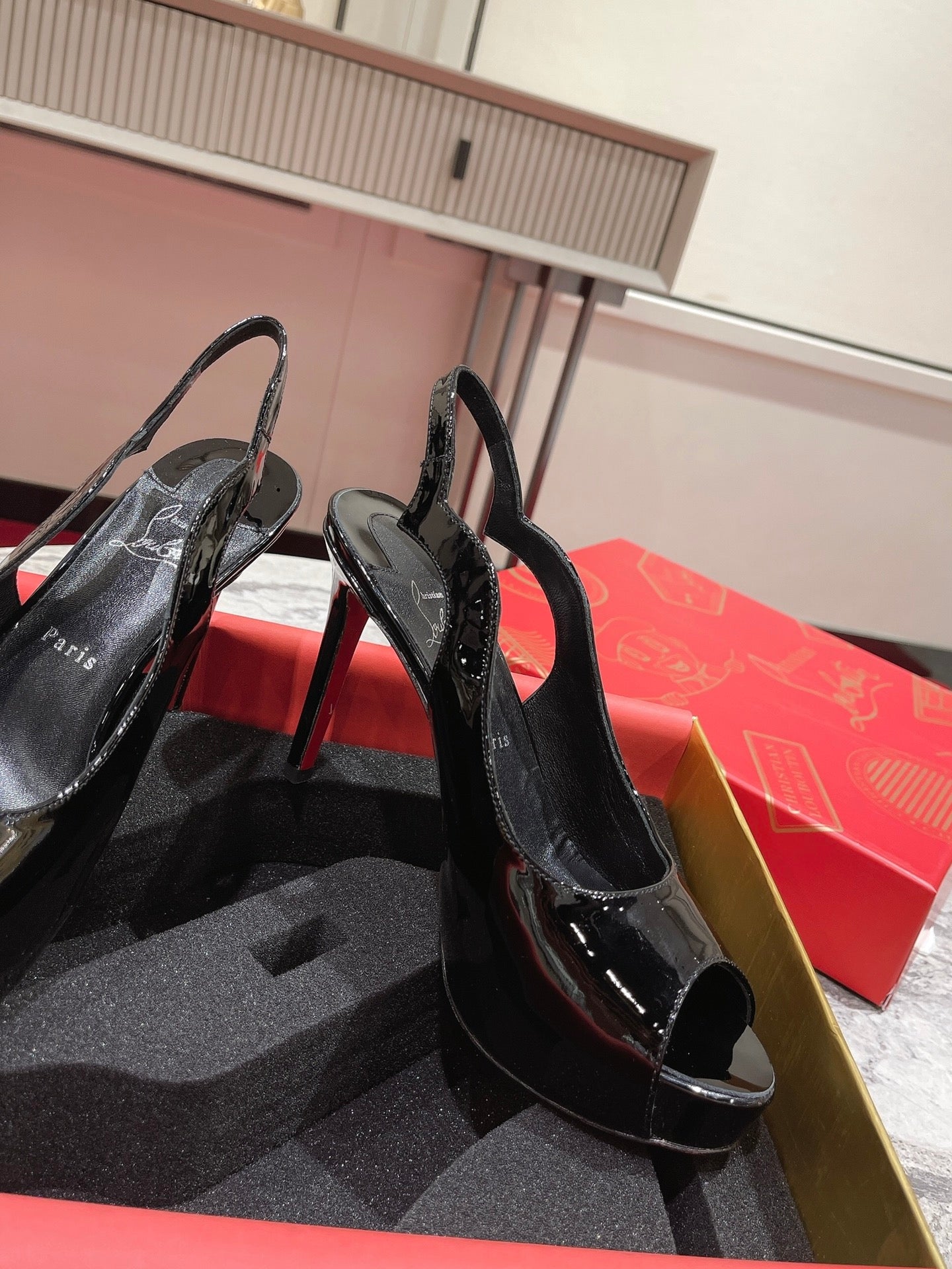LOUBOUTIN Pumps slingback Hot Chick
