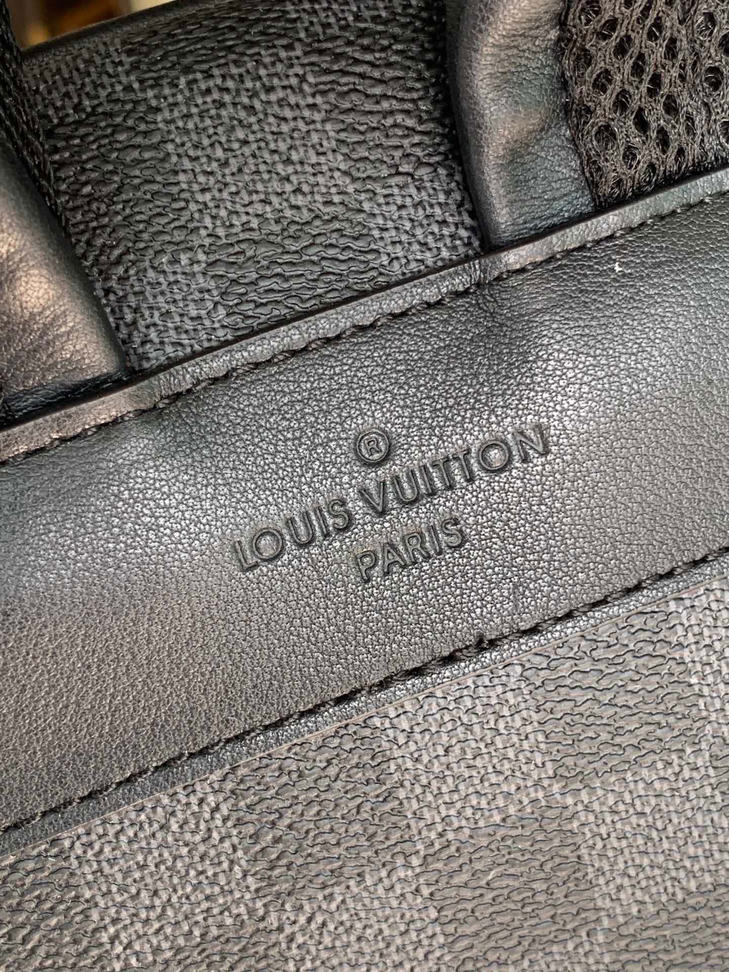 Louis Vuitton Discovery PM