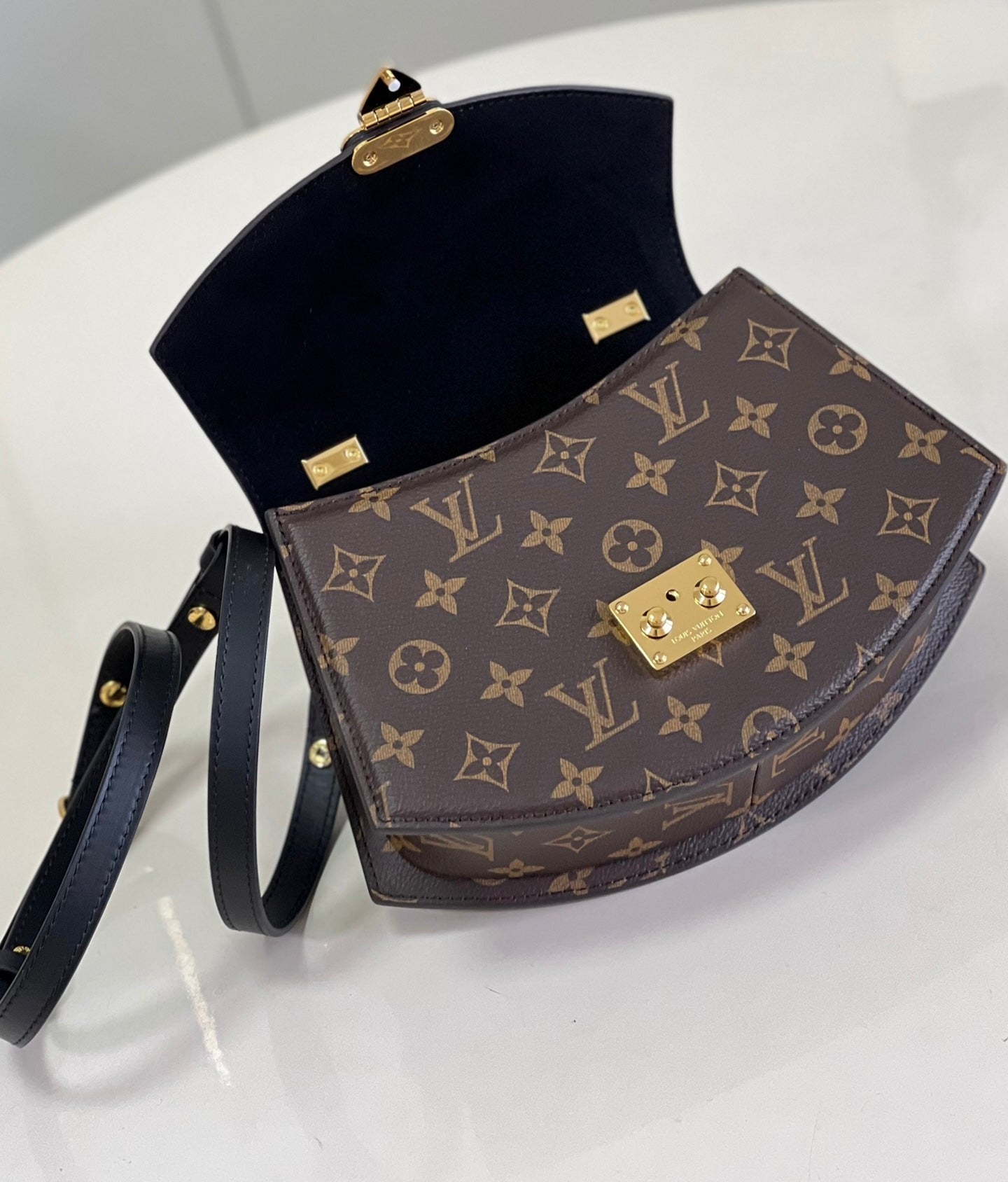 Louis Vuitton Tilsitt