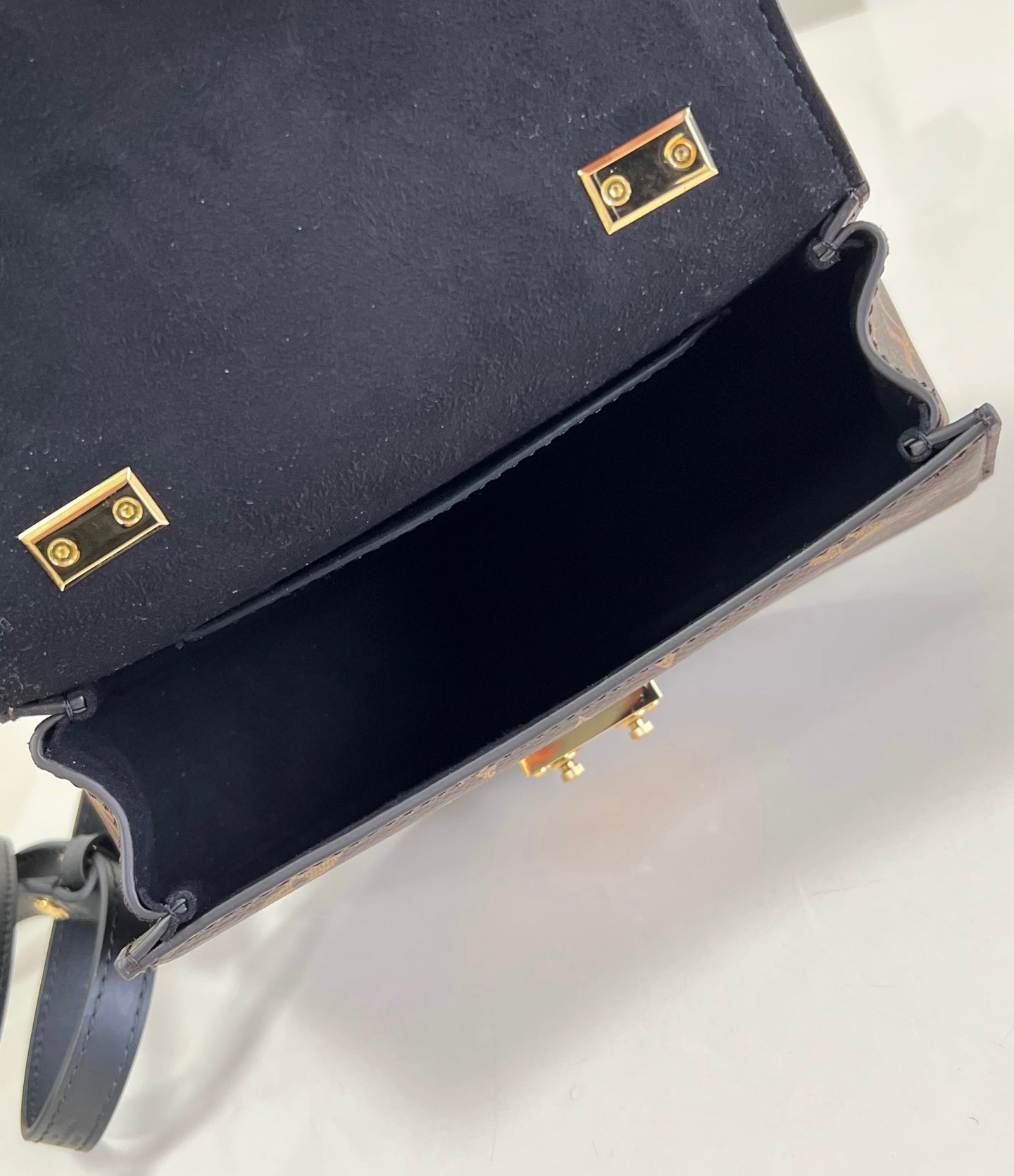 Louis Vuitton Tilsitt