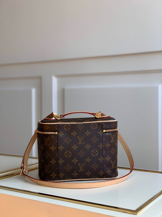 Louis Vuitton Beauty case Nice