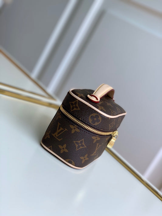 Louis Vuitton Beauty case Nice mini